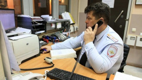 В Донском сотрудники полиции установили подозреваемого в краже банковской карты